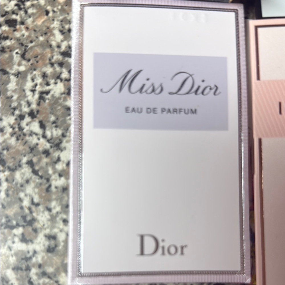 Designer Perfume Sample Set - Picture 2 of 8